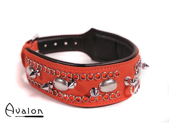 Avalon - QUEST - Collar med spisse nagler og strass - Rød og sort 1